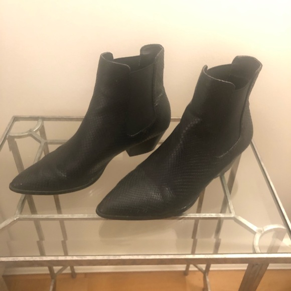 Black snakeskin ankle bootie - Picture 1 of 7